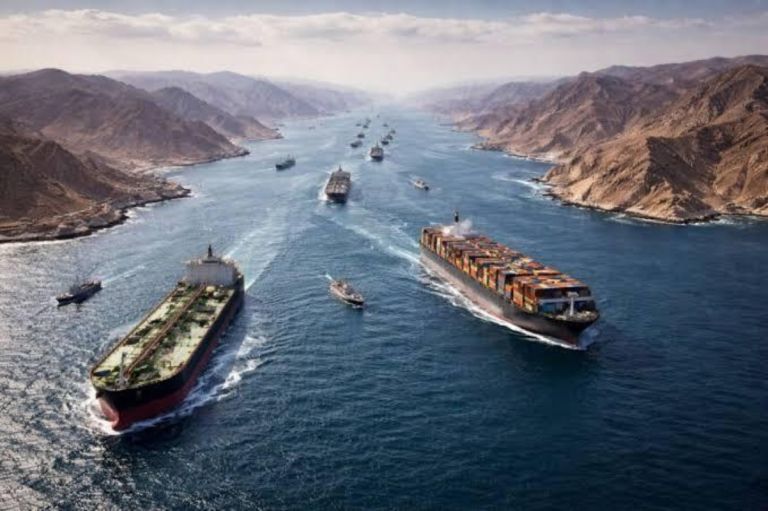 Κίνα vs Τραμπ στο Ορμούζ: «chicken game» με τάνκερ και παγκόσμιο ενεργειακό ρίσκο