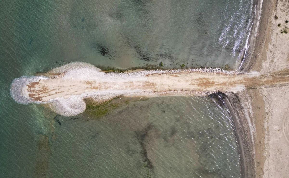 Ωρωπός: Παράνομος δρόμος σε λιμνοθάλασσα – «Περιβαλλοντικό έγκλημα»