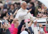 Ο Πάπας μιλά αγγλικά χωρίς φρένο – Και ο Τραμπ απαντά με πολιτικό πόλεμο για το Ιράν