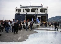 Κινητοποίηση κτηνοτρόφων στο λιμάνι της Μυτιλήνης– Δεν επέτρεψαν την αποβίβαση φορτηγών από πλοία