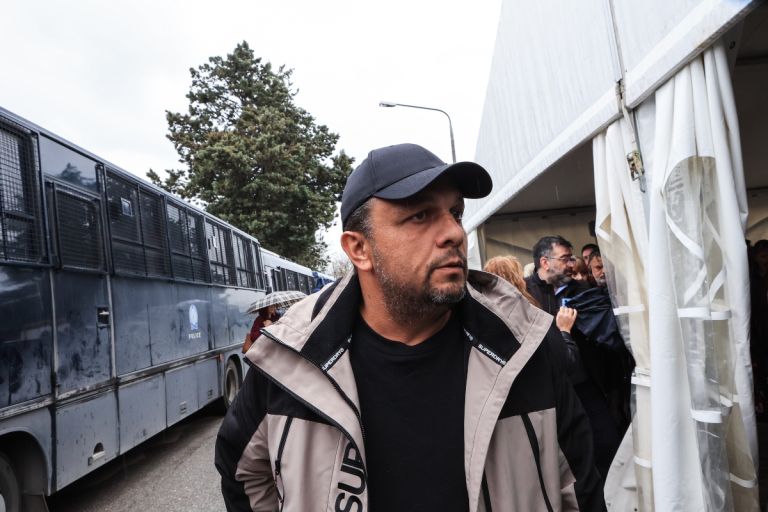 Ρούτσι: Σε καροτσάκι μετά το δικαστήριο – Καταγγελίες για βία από την Κωνσταντοπούλου [vid]