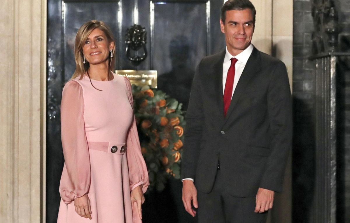 Η σύζυγος του Σάντσεθ παραπέμπεται σε δίκη για διαφθορά και υπεξαίρεση