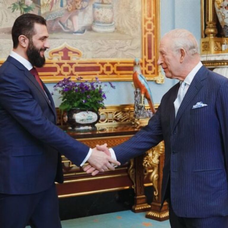 Συρία: Ο Σαράα στρέφεται στη Δύση εν μέσω πολέμου με το Ιράν και πίεσης για πρόσφυγες