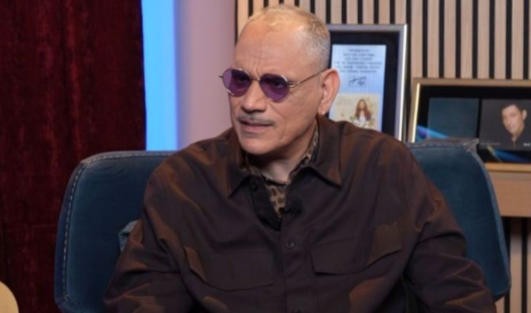 Θανάσης Βασιλόπουλος: Μιλά ανοιχτά για την τσιγγάνικη καταγωγή του – “Δεν κουβαλάω τη φυλή στην πλάτη μου”