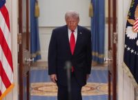 Ο Τραμπ αγοράζει χρόνο στον πόλεμο με το Ιράν, αλλά το αδιέξοδο βαθαίνει