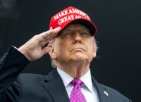 Το Ιράν διαλύει το MAGA: Εμφύλιος στον κόσμο Τραμπ και «εκκαθάριση» εξουσίας εν μέσω πολέμου