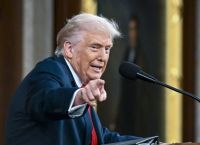 Καταιγισμός Τραμπ: “Μείνετε μακριά”, νάρκες στο Ορμούζ και νέο αφήγημα για Λίβανο