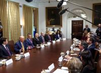 Πολιτική καταιγίδα στον Λευκό Οίκο: Ο πόλεμος στο Ιράν φέρνει «εκκαθαρίσεις» στην κυβέρνηση Τραμπ