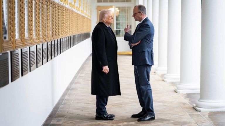 Ο Τραμπ επιτίθεται στον Μερτς: “Η Γερμανία τα πάει άσχημα – δεν ξέρει για τι μιλάει”