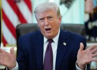 Τελεσίγραφο Τραμπ: Θα καταστρέψουμε όλα τα εργοστάσια ενέργειας του Ιράν αν δεν ανοίξουν το Στενό του Ορμούζ