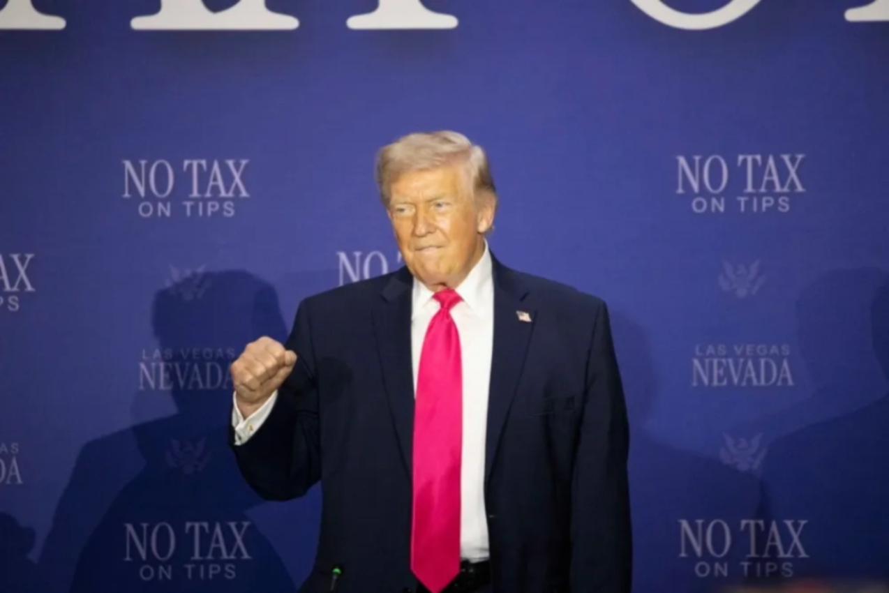 «Μικρή παράκαμψη» ή παγκόσμιος κίνδυνος; Ο Τραμπ προκαλεί με δηλώσεις για τον πόλεμο στο Ιράν