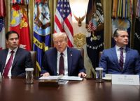 Ρεσάλτο στη σκιά του πολέμου: ΗΠΑ και Ιράν παίζουν “ναυτική ρουλέτα” στο Ορμούζ