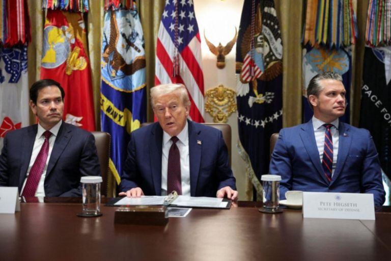 Ρεσάλτο στη σκιά του πολέμου: ΗΠΑ και Ιράν παίζουν “ναυτική ρουλέτα” στο Ορμούζ