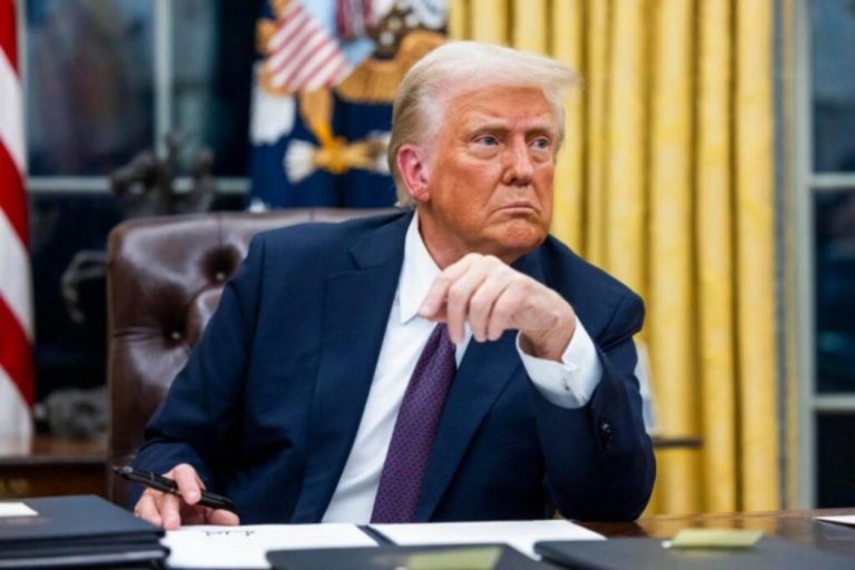 «ΑΠΟΚΛΕΙΣΜΟΣ κάθε πλοίου»: Σχέδιο Τραμπ για πλήρη έλεγχο των Στενών του Ορμούζ