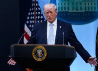 Ο Τραμπ έδωσε εντολή στο Πολεμικό Ναυτικό να βυθίζει όποιο πλοίο του Ιράν ναρκοθετεί τα Στενά Ορμούζ