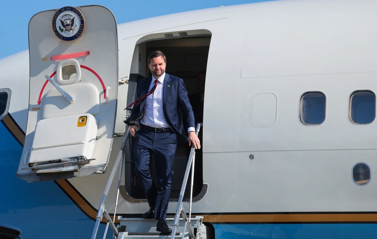 Με επικεφαλής τον Τζέι Ντι Βανς η αντιπροσωπεία των ΗΠΑ στο Ισλαμαμπάντ – Τι λέει το Ιράν