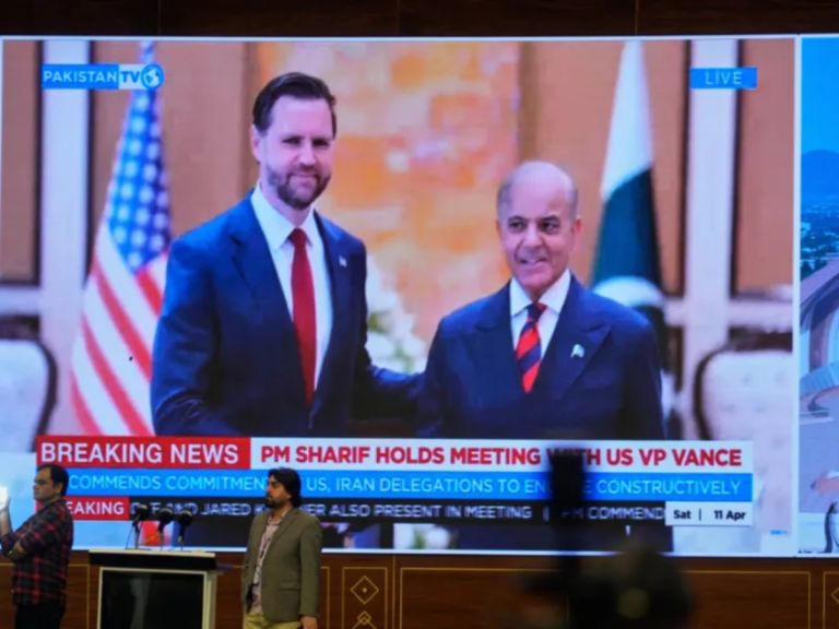 Ξεκίνησαν οι ειρηνευτικές διαπραγματεύσεις ΗΠΑ – Ιράν στο Ισλαμαμπάντ – Η Τεχεράνη έθεσε 4 «κόκκινες γραμμές»