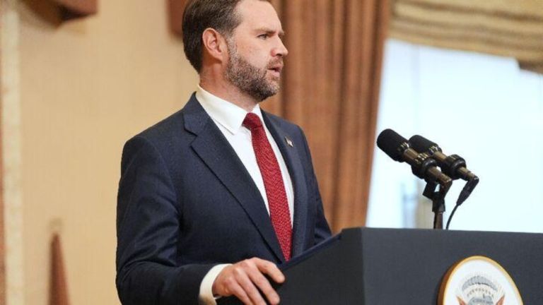 Ορμούζ σε τεντωμένο σχοινί: Ο Βανς ρίχνει την ευθύνη στο Ιράν – Πώς απαντά η Τεχεράνη