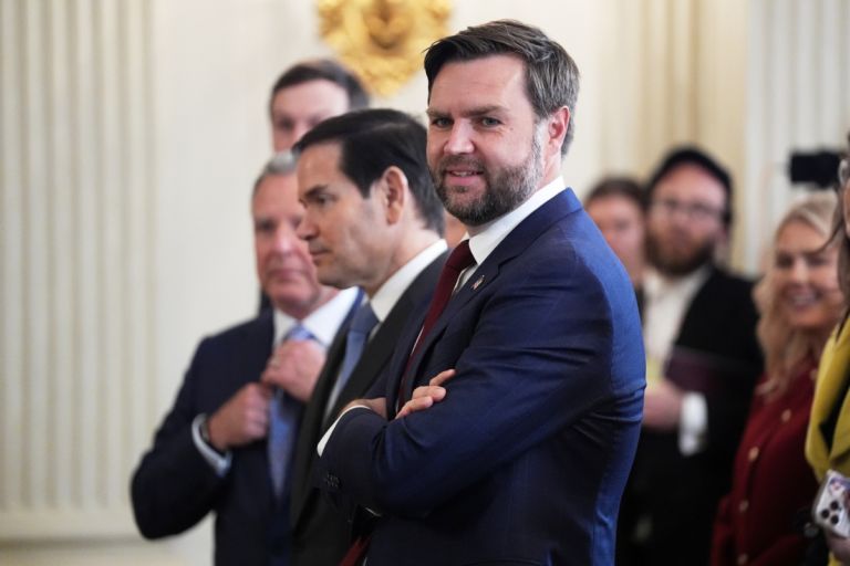 «ΣΤΗΝ ΚΟΚΚΙΝΗ ΖΩΝΗ»: Οι μυστικές επαφές ΗΠΑ–Ιράν στο Ισλαμαμπάντ κρίνουν τον πόλεμο