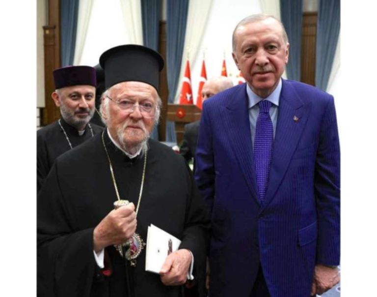 Διπλωματικό άνοιγμα ή επικοινωνιακό παιχνίδι; Το πασχαλινό μήνυμα Ερντογάν προκαλεί ερωτήματα