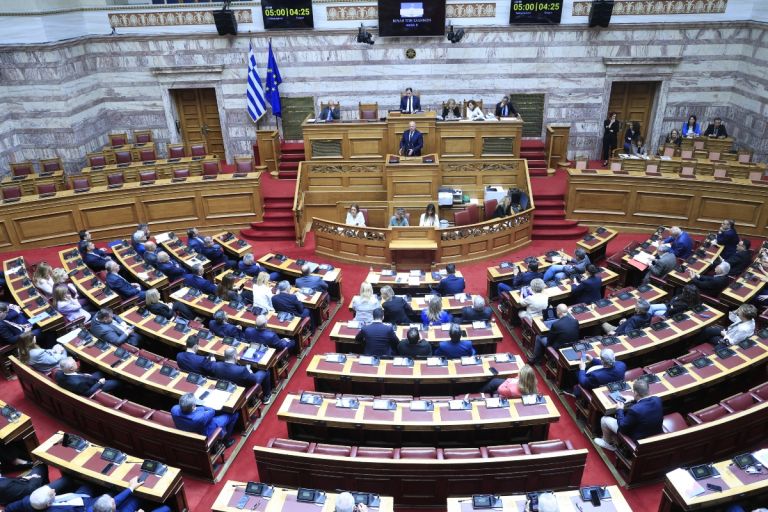 Live η συζήτηση στη Βουλή για την άρση ασυλίας των 13 βουλευτών για τον ΟΠΕΚΕΠΕ