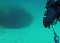 «Πηγάδι του Διαβόλου»: Η παγίδα θανάτου στα Λιμανάκια Βουλιαγμένης–Μαρτυρία δύτη μετά τον πνιγμό του 34χρονου