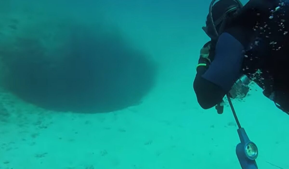 «Πηγάδι του Διαβόλου»: Η παγίδα θανάτου στα Λιμανάκια Βουλιαγμένης–Μαρτυρία δύτη μετά τον πνιγμό του 34χρονου