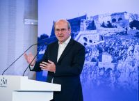 Χατζηδάκης: Πέντε αριστοτελικές αρχές απέναντι στα άκρα και τις ακρότητες