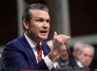 Χέγκσεθ κατά Ευρώπης: “Σταματήστε τις ανούσιες συνδιασκέψεις – Δική σας μάχη το Ορμούζ”