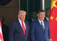 Τραμπ: Ο πρόεδρος της Κίνας θα μου δώσει μία θερμή αγκαλιά που ανοίγω μόνιμα τα Στενά του Ορμούζ