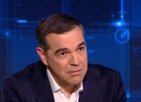 «Να τις κλείσω ή να αντέξω;» Ο Τσίπρας επαναφέρει τα διλήμματα της κρίσης