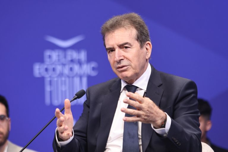 Χρυσοχοΐδης: 100 καταγγελίες την ημέρα για ενδοοικογενειακή βία, 500 δράστες στη φυλακή