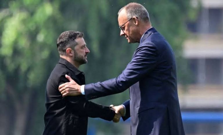 Βερολίνο σε κρίσιμες συνομιλίες: Ζελένσκι – Μερτς για Ουκρανία, ΝΑΤΟ και €90 δισ. βοήθεια