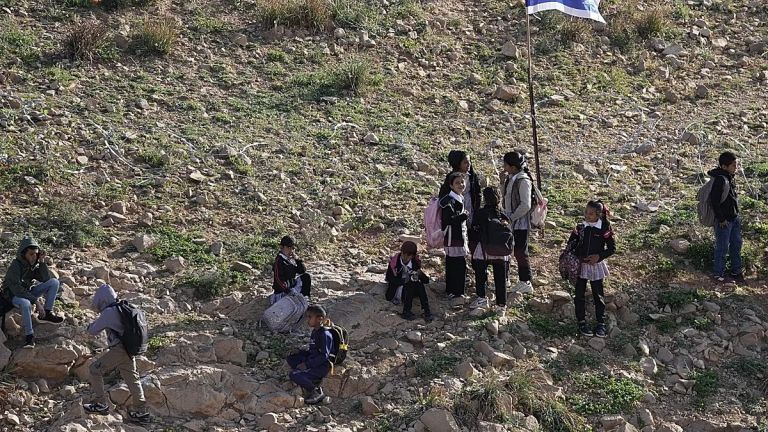 ΕΕ: Κυρώσεις σε Ρώσους για την αναγκαστική απέλαση παιδιών από την Ουκρανία