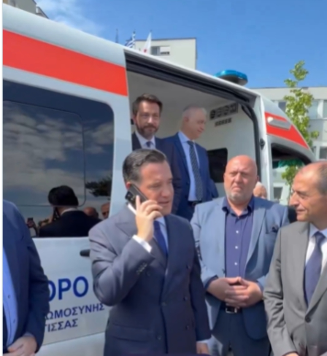 Συγκίνηση Άδωνι: Φτωχή αγρότισσα δώρισε ασθενοφόρο στο ΓΝ ΒΕΡΟΙΑΣ