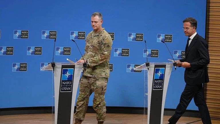 «Πάγωμα» στο ΝΑΤΟ: Ο Τραμπ τραβά την πρίζα από την Ευρωπαϊκή ασφάλεια