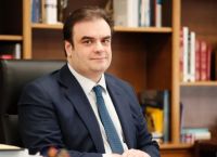 Tax “cuts” at the Thessaloniki Fair: Pierrakakis targets businesses, freelancers, and levies