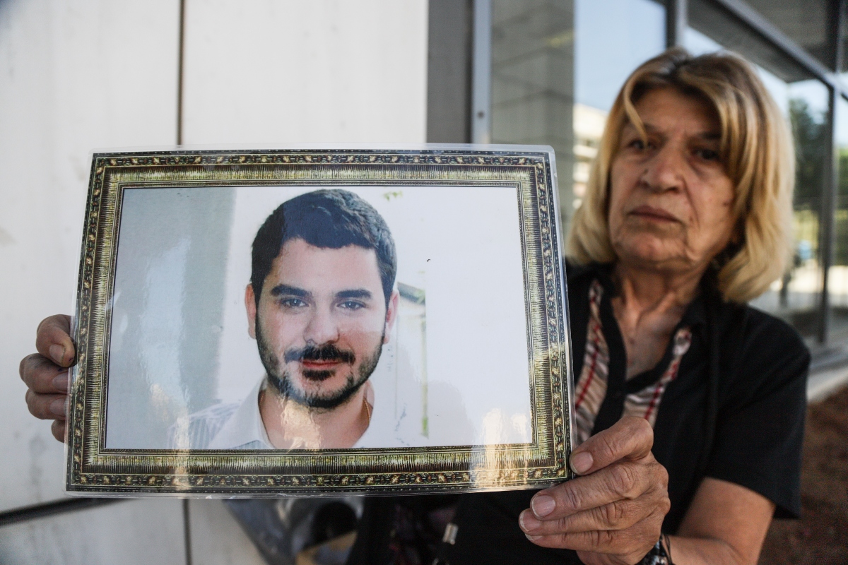 Μητέρα Μάριου Παπαγεωργίου: Πού έχουν πετάξει το παιδί μου, να το μαζέψω – Την τιμωρία ας την αναλάβει ο Θεός