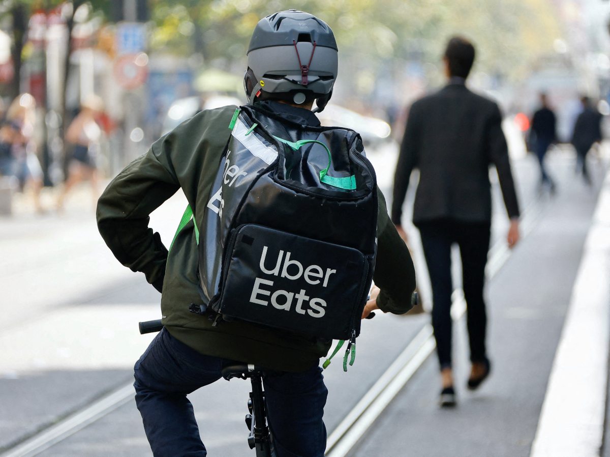 Uber και Delivery Hero: Σενάρια πλήρους εξαγοράς στον πόλεμο του delivery
