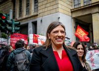 Κωνσταντοπούλου: Τιμούμε τους 200 της Καισαριανής – Βρισκόμαστε εδώ χάρη σε ηρωικούς αγώνες