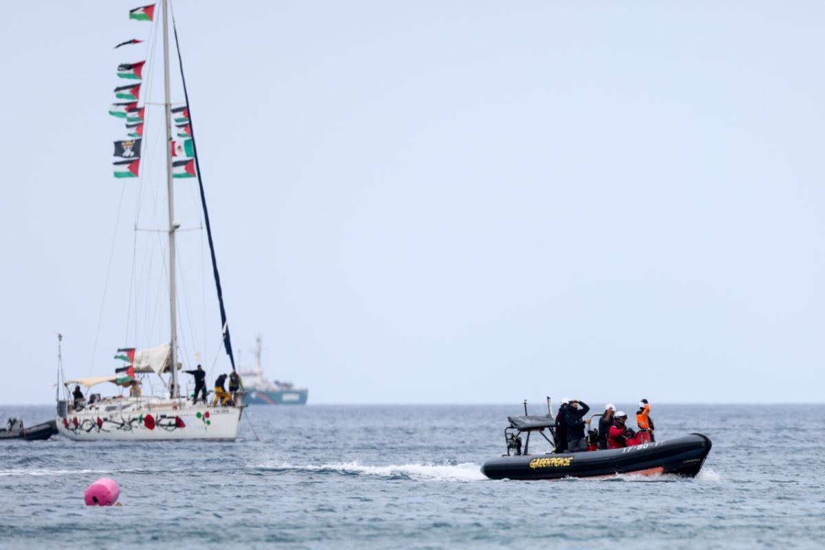 Στην Κρήτη οι 175 ακτιβιστές του στολίσκου προς τη Γάζα με αρματαγωγό του Πολεμικού Ναυτικού
