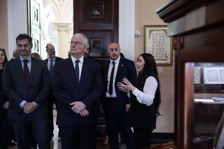 Επίσκεψη Τασούλα στην Αρμενία: Δεν έχει σταματήσει να κυλάει δραματικά η ανάμνηση της Γενοκτονίας