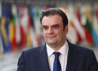Ελλάδα: Πρόωρη αποπληρωμή-μαμούθ 6,9 δισ. ευρώ – Το στοίχημα Πιερρακάκη για το χρέος