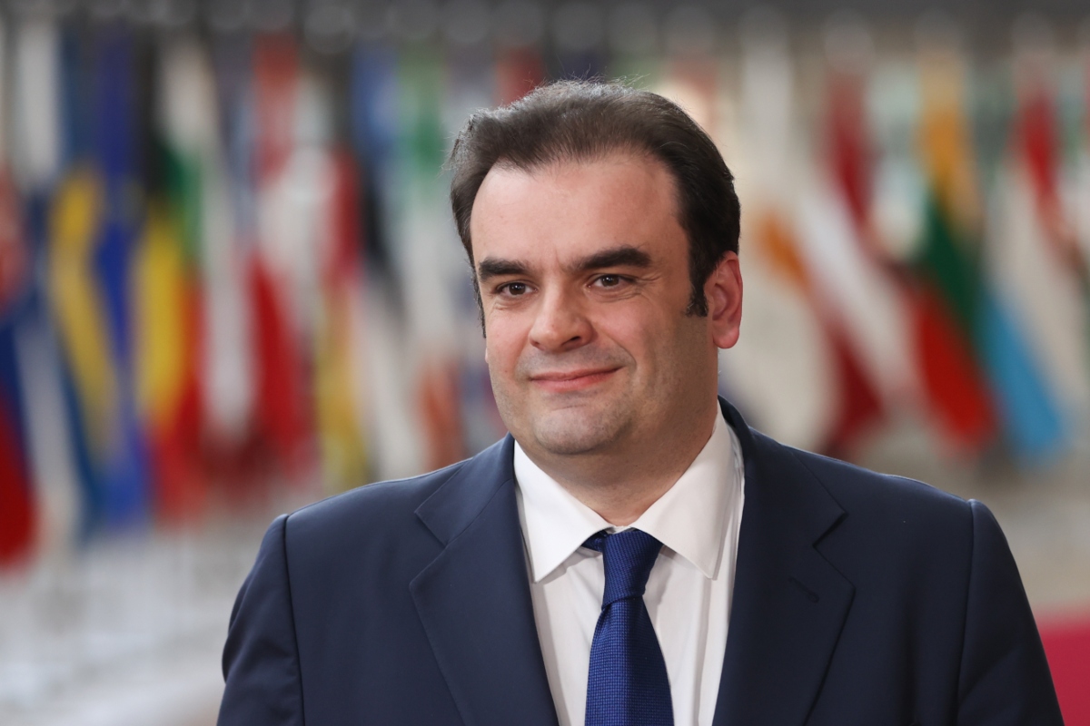Ελλάδα: Πρόωρη αποπληρωμή-μαμούθ 6,9 δισ. ευρώ – Το στοίχημα Πιερρακάκη για το χρέος