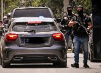 Δολοφονία Μοσχούρη: Υπό δρακόντεια μέτρα στην Ευελπίδων οι συλληφθέντες – Όλο το παρασκήνιο