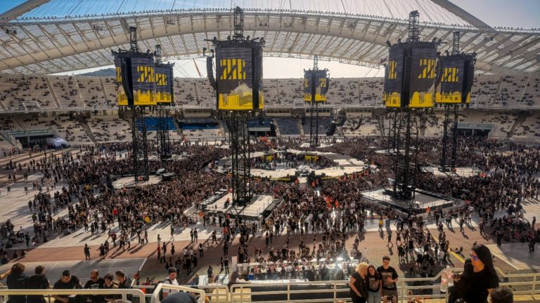Metallica: Ξεκίνησε η μεγάλη συναυλία στο κατάμεστο ΟΑΚΑ