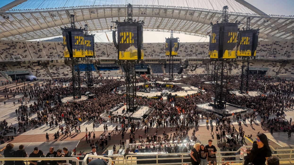 Metallica: Ξεκίνησε η μεγάλη συναυλία στο κατάμεστο ΟΑΚΑ