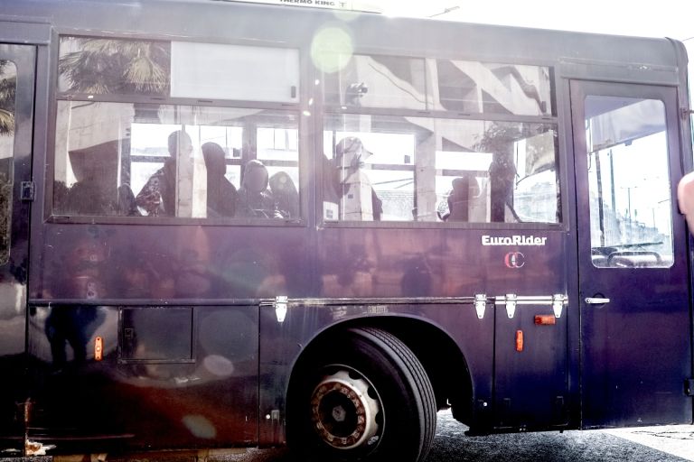 Χάος στο Πανεπιστήμιο Δυτικής Αττικής: Επιθέσεις με μαχαίρια και βαριοπούλες – 3 τραυματίες