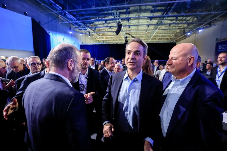 Παρέμβαση Μητσοτάκη στο Συνέδριο της ΝΔ: Εκλογές το 2027 και γεωπολιτικά μηνύματα στην Ευρώπη