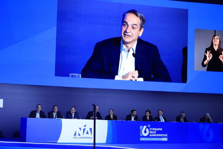 Τέσσερα μηνύματα Μητσοτάκη από το συνέδριο της ΝΔ: Κάλπες, διλήμματα και εσωκομματικές σκιές